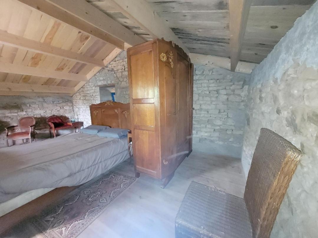 Nuit Insolite, Chambre Au Dessus D'Une Etable La Chapelle-Themer Esterno foto