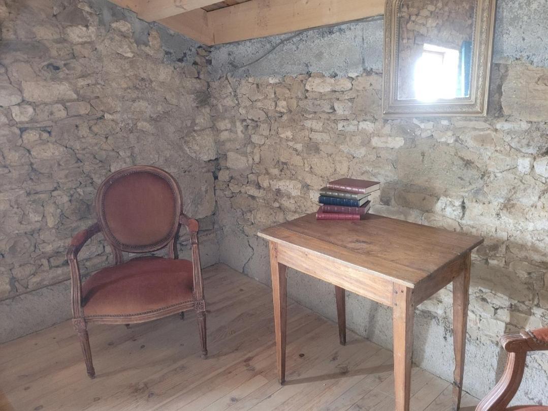 Nuit Insolite, Chambre Au Dessus D'Une Etable La Chapelle-Themer Esterno foto