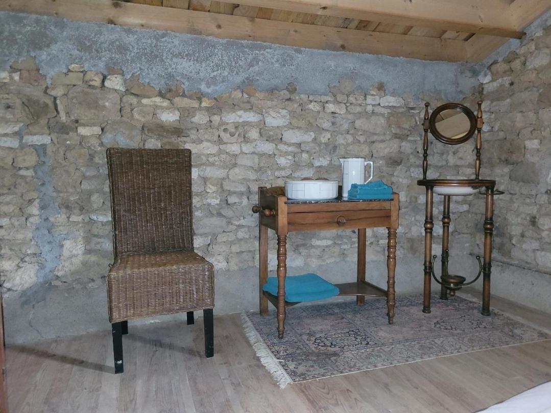 Nuit Insolite, Chambre Au Dessus D'Une Etable La Chapelle-Themer Esterno foto